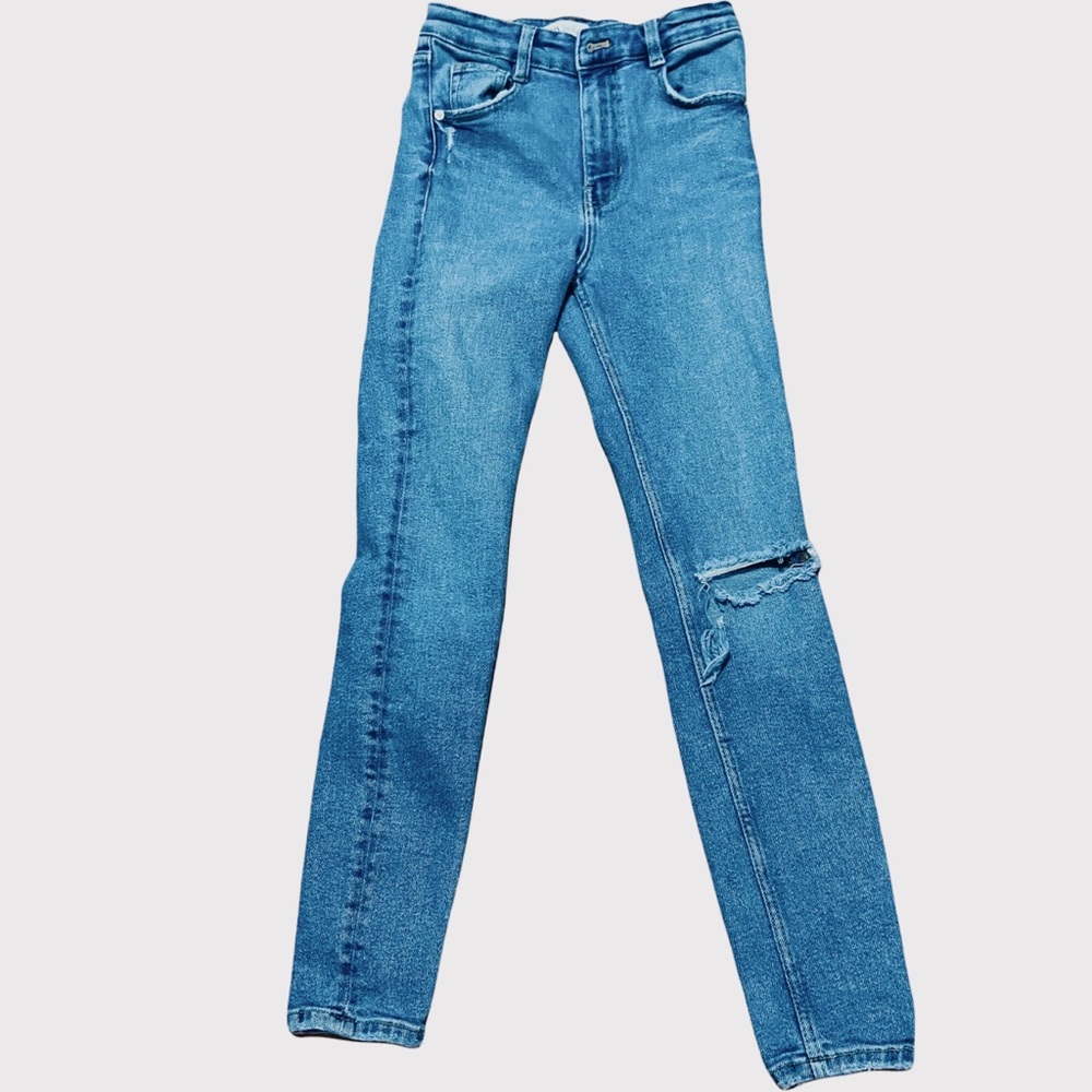 Zara High-waist Light Wash Ripped Knee Skinny Jean Size: 4